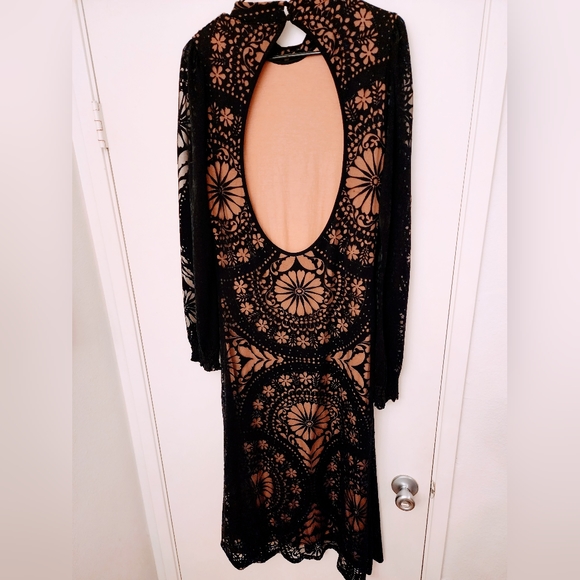 Anthropologie Farm Rio Black Floral Midi Dress - Picture 4 of 6